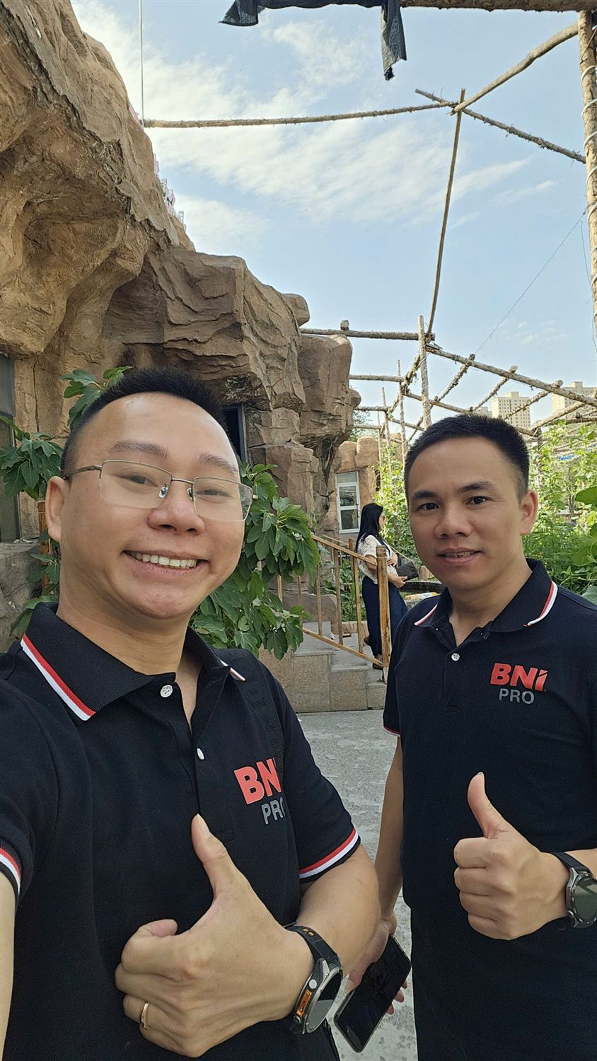 Hoàng Hà và anh Mai Tiến Tần sinh hoạt chapter Pro của BNI