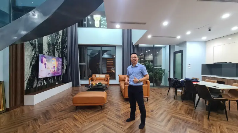 Hoàng Hà trong một căn duplex trần cao