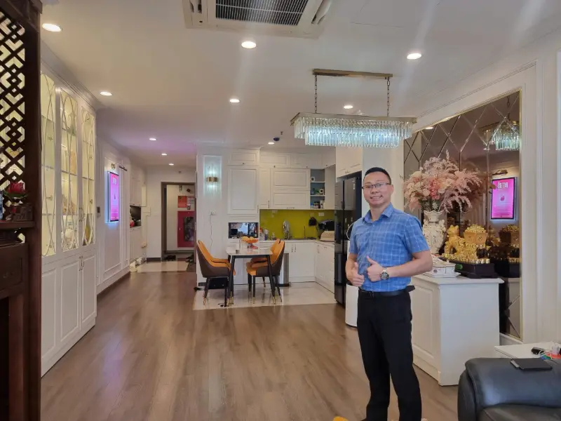 Hoàng Hà trong một căn hộ hoàn thiện nội thất ở Hà Nội